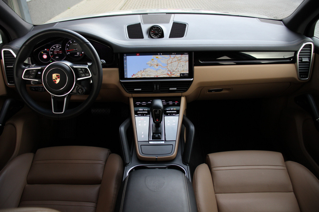 Porsche Cayenne 3.0 | sportdesign | pano | luchtvering | adaptief cruise co