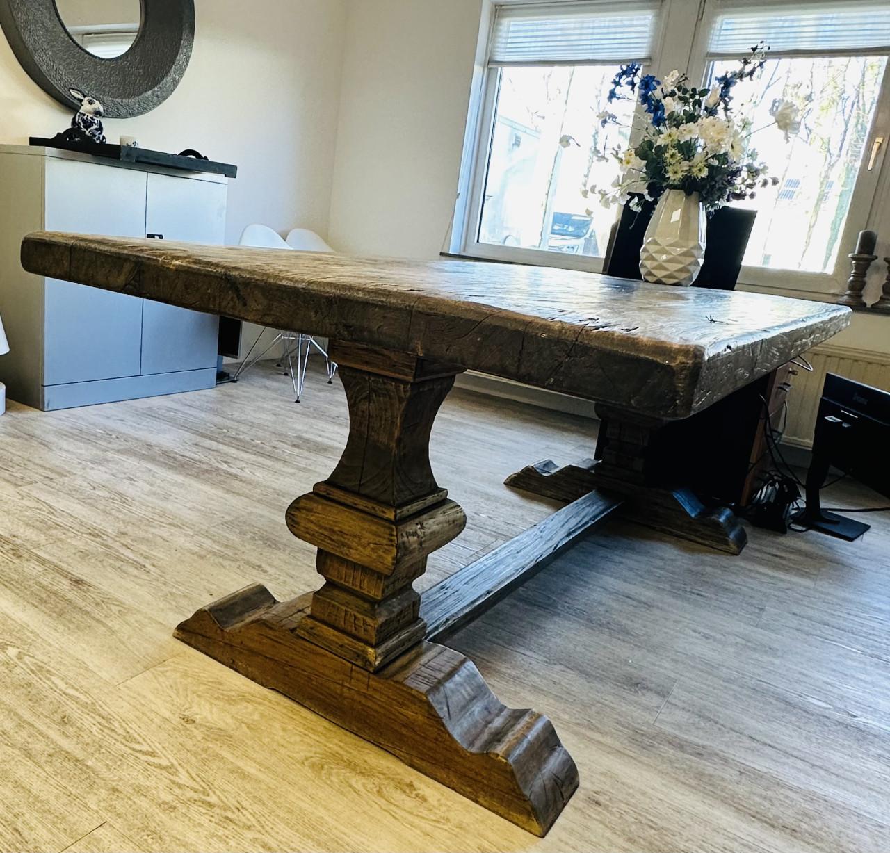 Massief houten kloostertafel