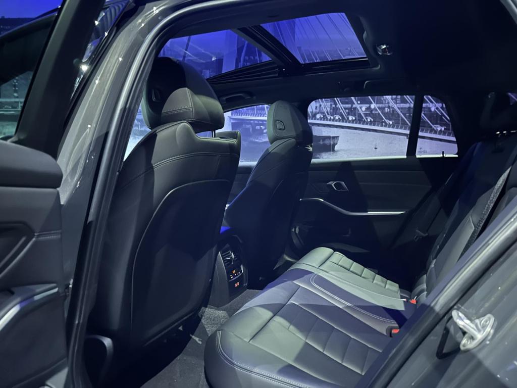 BMW 3-serie touring 330e *dravitgrau*pano*hud*trekhaak*