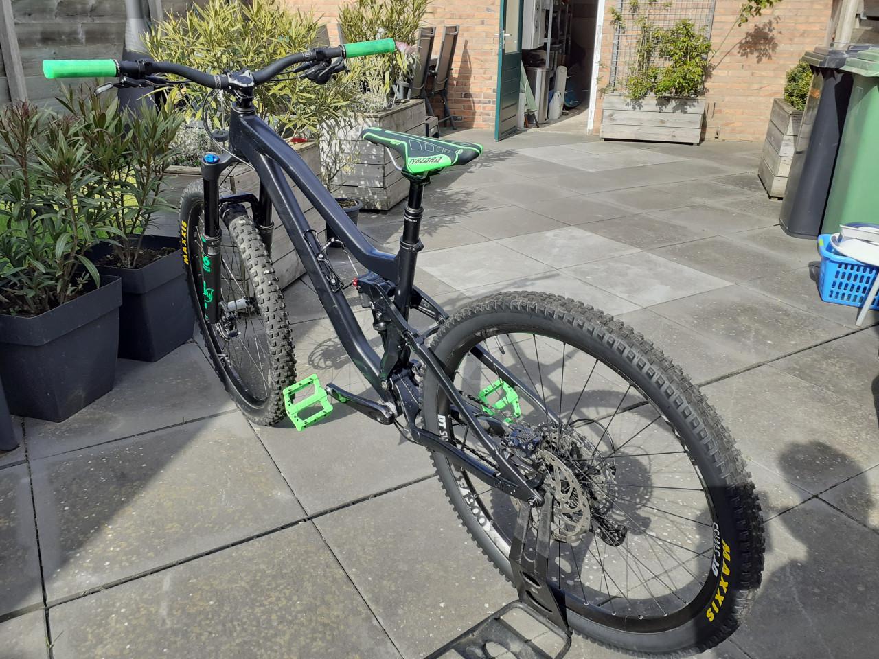 Vitus Sommet 29 full Suspension Downhill bike