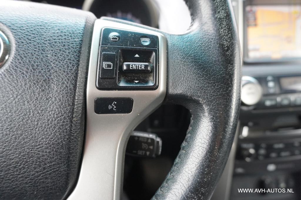 Toyota Land Cruiser 3.0 d-4d-f lx window van