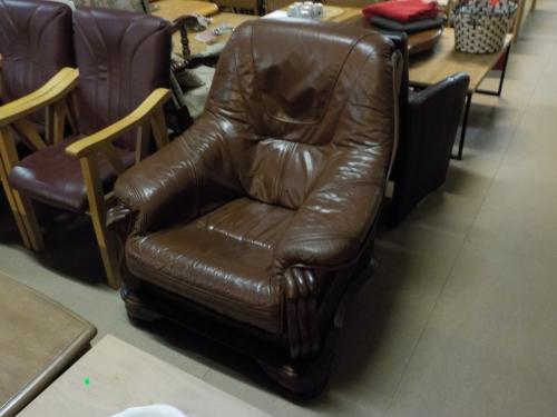 Leren kuip fauteuil in zeer goede staat koopje 25 euro