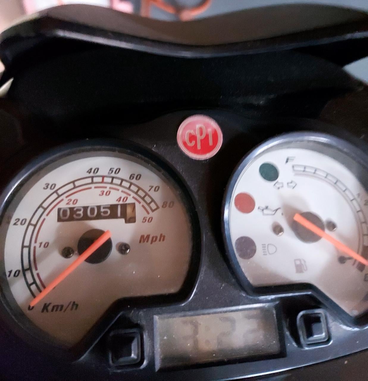 Scooter oliver city  geel kenteken met 3100 km op teller