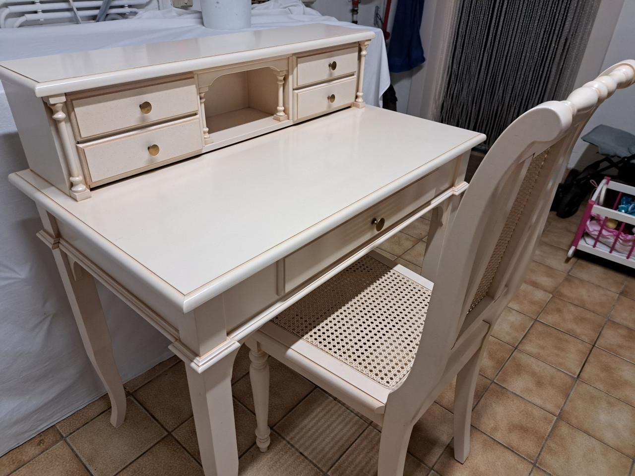 Secretaire en bijbehorende stoel