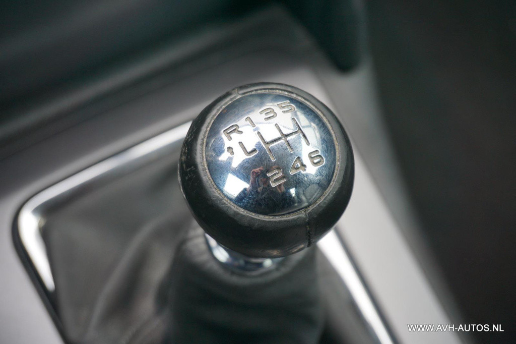 Peugeot 407 coupé 2.2-16v pack