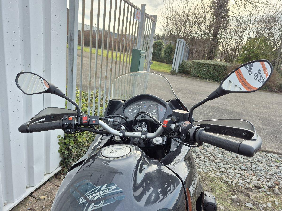 Honda Transalp XL650V uit 2001