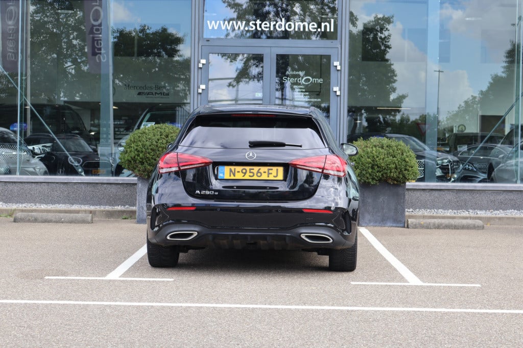 Mercedes-Benz A-Klasse 250 e business solution amg limited l mbux l camera 