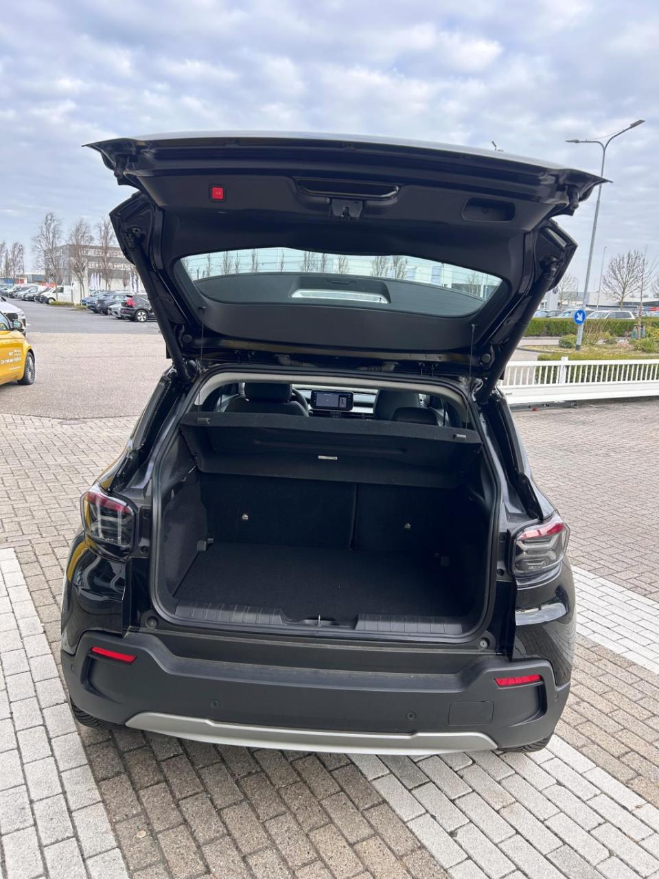 Jeep Avenger altitude 54 kwh | pano | elektr klep | lmv | navi | camera