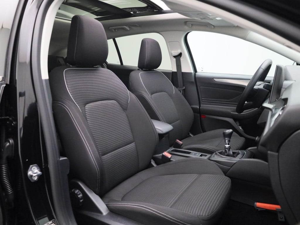 Ford Focus wagon 1.0 ecoboost hybrid titanium | cruise control | climate co