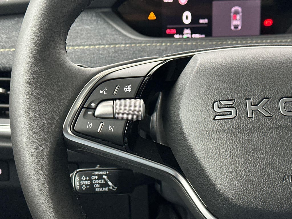 Skoda Elroq business edition tour elektromotor 210 kw / 286 pk