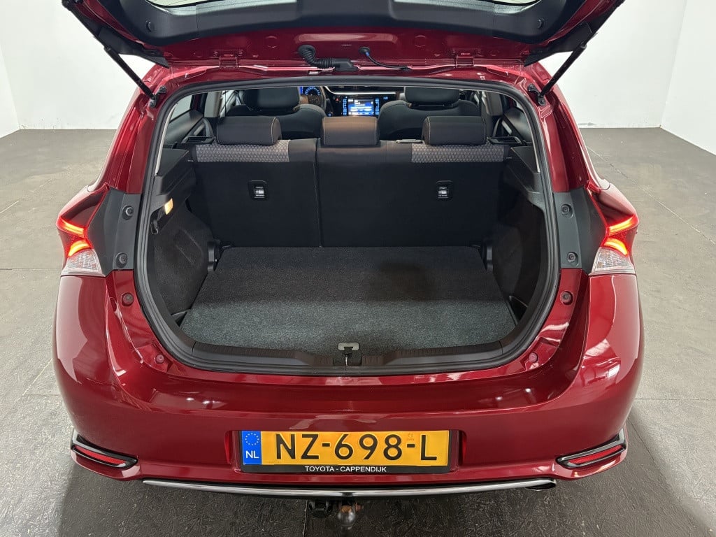 Toyota Auris 1.2t volcano edition