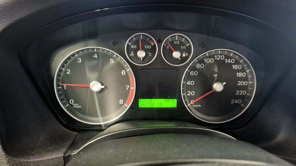 Ford Focus coupé-cabriolet | airco | sto 2.0-16v titanium