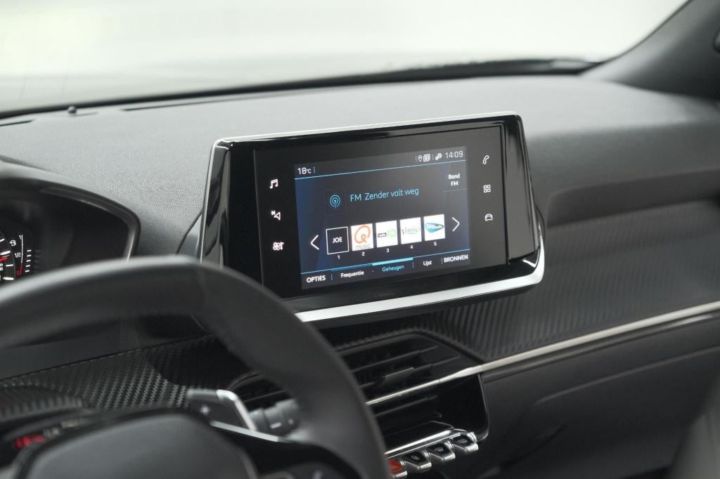 Peugeot 2008 puretech 130 active pack | trekhaak | camera | navigatie | par