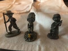 3 kleine tinnen poppetjes
