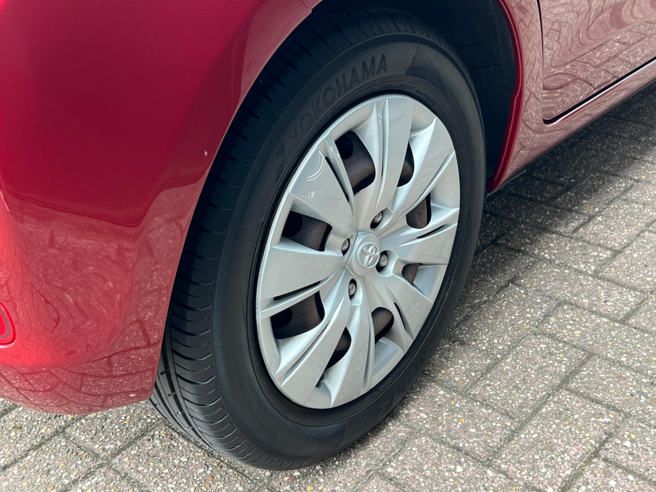 Toyota Yaris 1.3 VVT- i Aspiration | 5- Deurs | Automaat!  | Navi + Camera