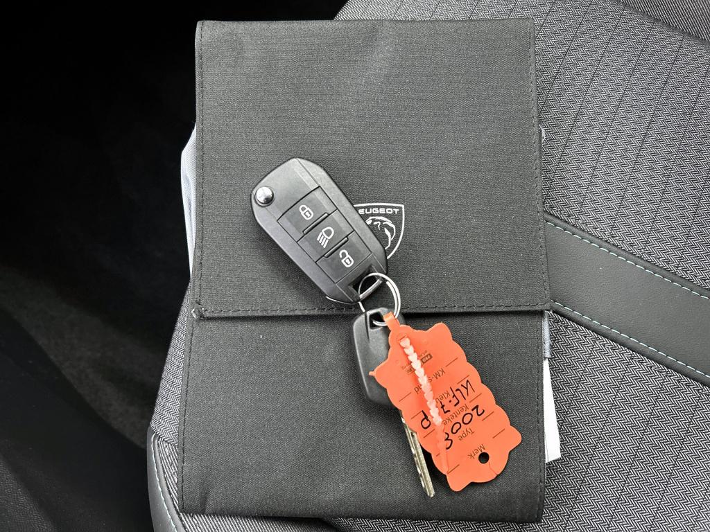 Peugeot 2008 100 pk allure | rijklaar | parkeerhulp | apple carplay | 17" l