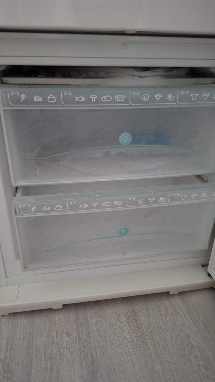 Koelkast met diepvrieskast