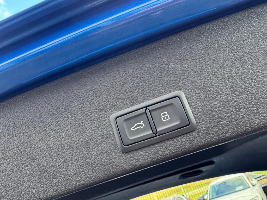 Audi Q2 30 tfsi s-line * matrix led * virtual cockpit * keyless * stoelverw