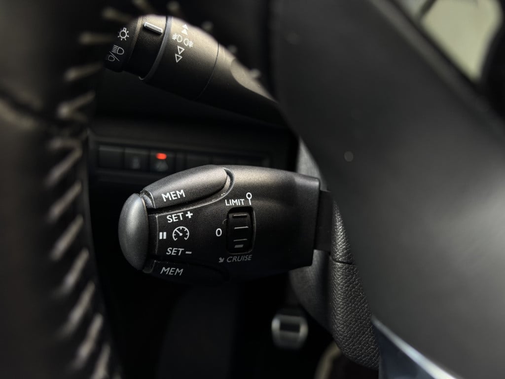 Peugeot 308 sw 1.2 puretech blue lease premium/ panoramadak/ trekhaak