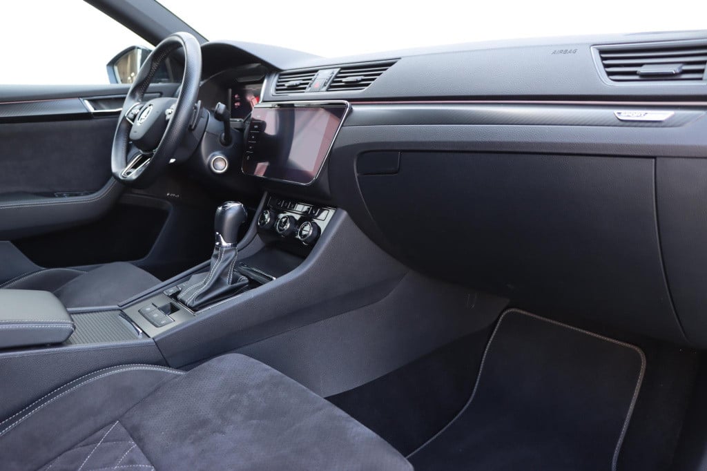 Skoda Superb combi 1.4 tsi iv sportline business 218pk dsg6