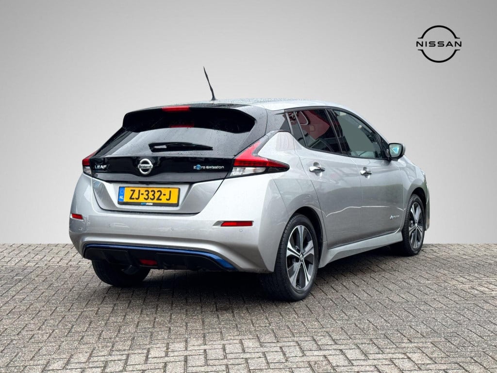 Nissan Leaf n-connecta 40 kwh | navigatie | 360° camera | stuur- + stoelver