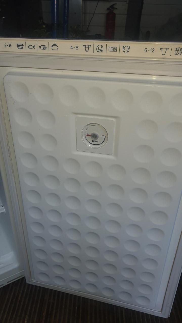 TE KOOP TAFELMODEL DIEPVRIES VAN HET MERK BOSCH