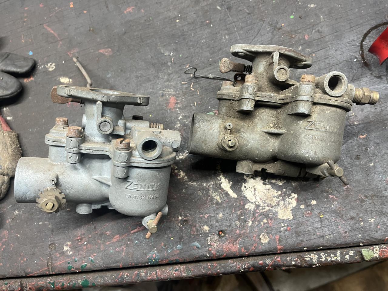 2 Carburateurs voor oa Ferguson benzine / petroleum tractors.