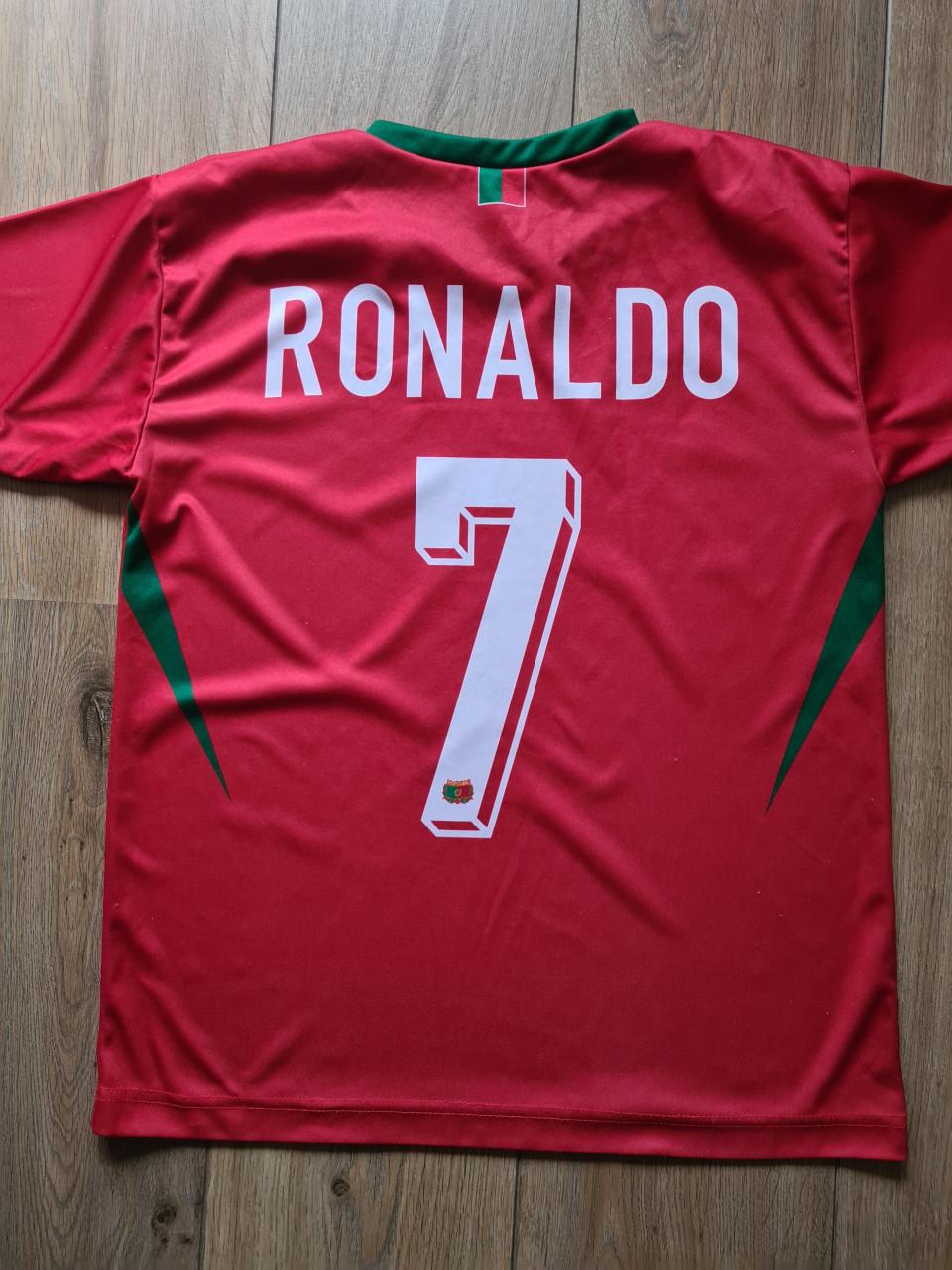 Compleet setje : Shirt en broek Cristiano Ronaldo nr 7Mt 158