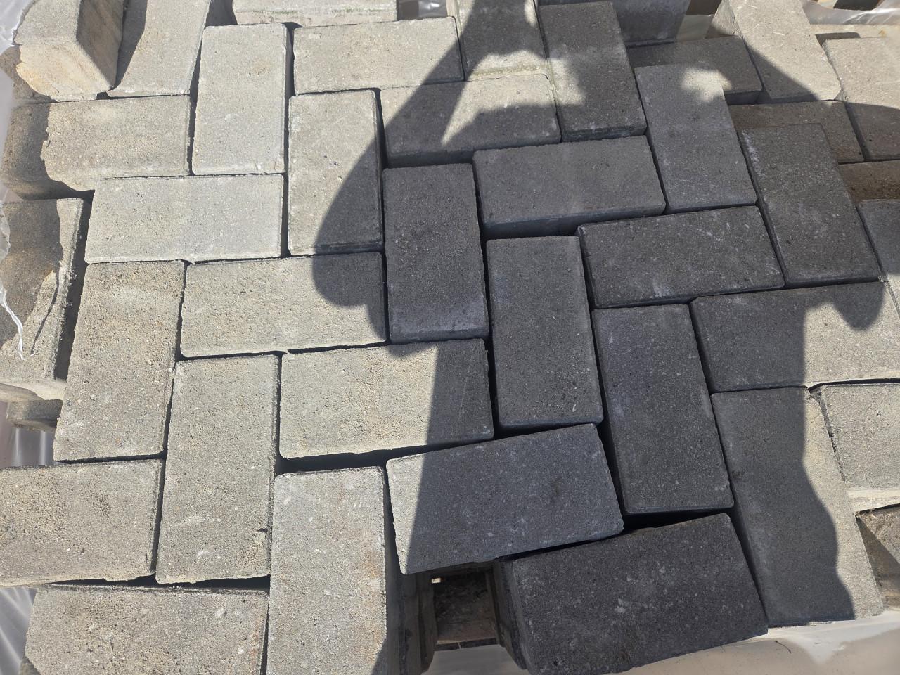 Betonklinkers grijs. Nieuw!