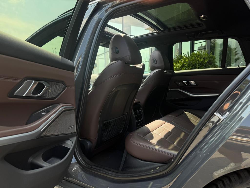 BMW 3-serie touring 330i introduction high executive * panoramadak * 360 ca