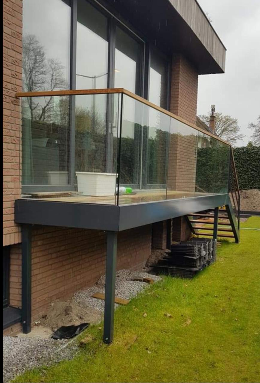 ⭐ TIP – Hekwerken met glas op maat | Veilig & transparant