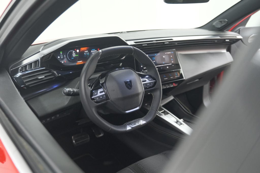 Peugeot 308 sw 1.6 plug-in hybrid 225 gt | focal audio | 360 camera | adapt