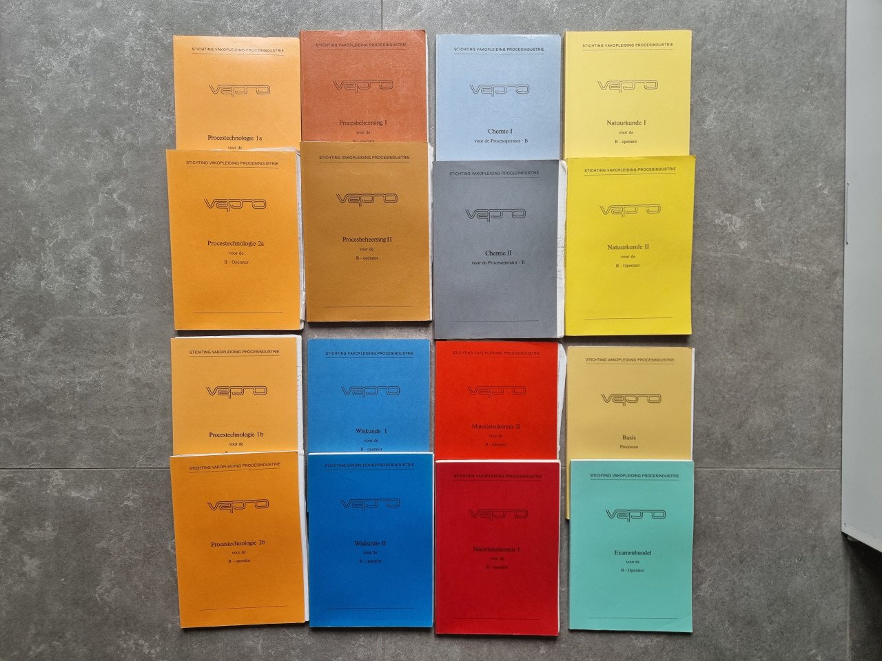 VAPRO-B en VAPRO-C boeken met tabellenboeken.