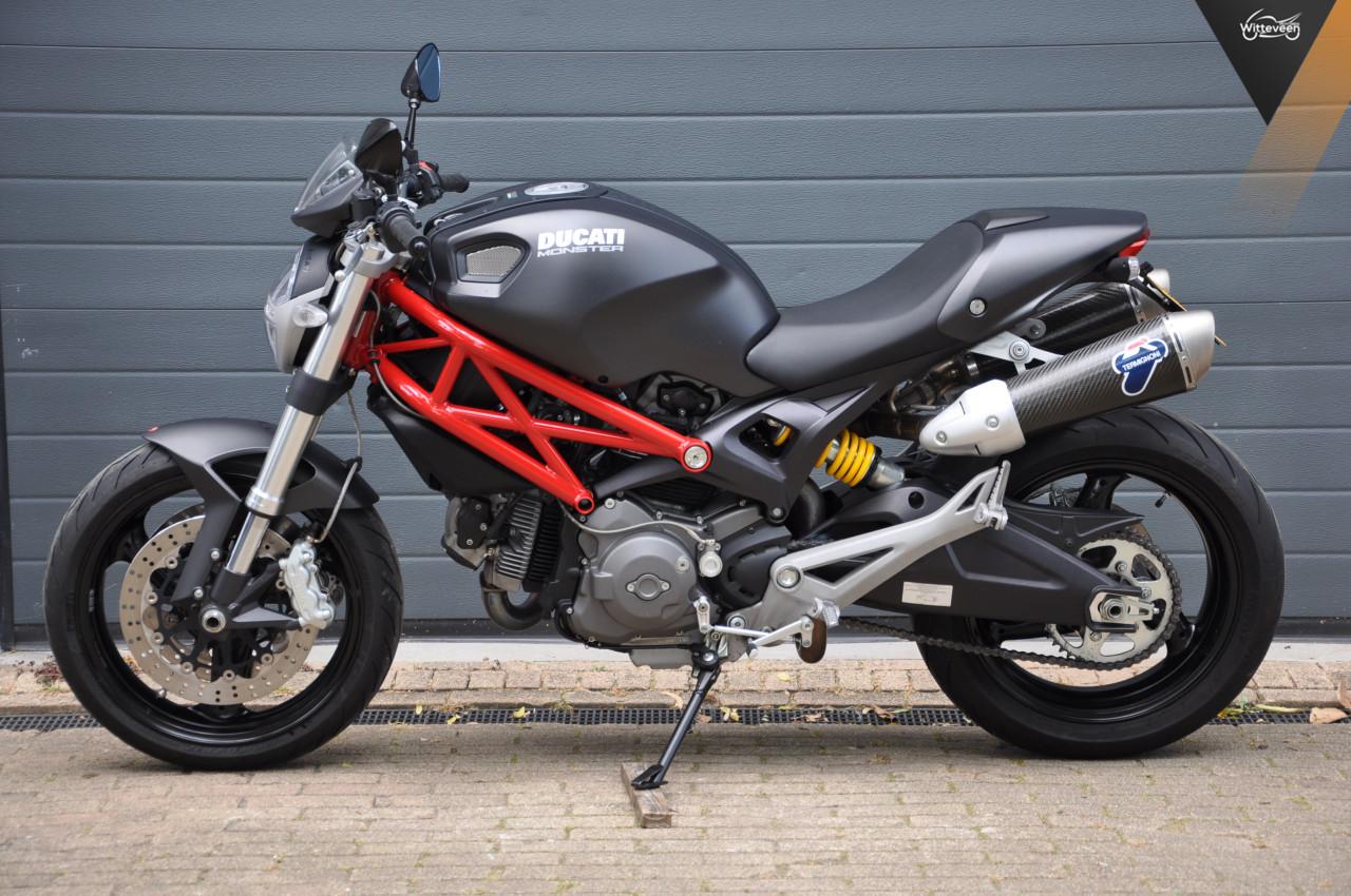 Ducati Monster 696 8100 kms!