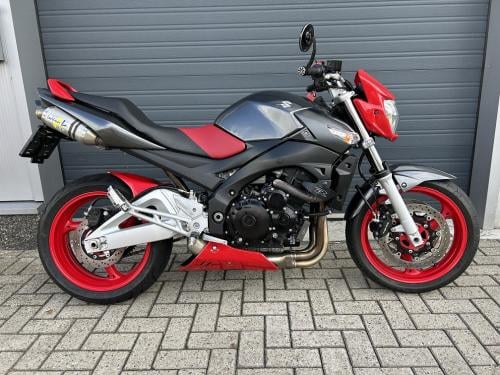 Suzuki GSR600 uit 2010 met slechts 9147 km!!, LeoVince/TopBlocks €3650,-