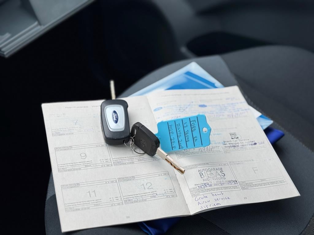 Ford KA 1.2 titanium * airco * l.m. velgen * apk tot 31-10-2027