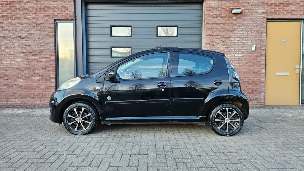 Peugeot 107 1.0 envy luxe uitv. / nl auto / nap / 85635 km !