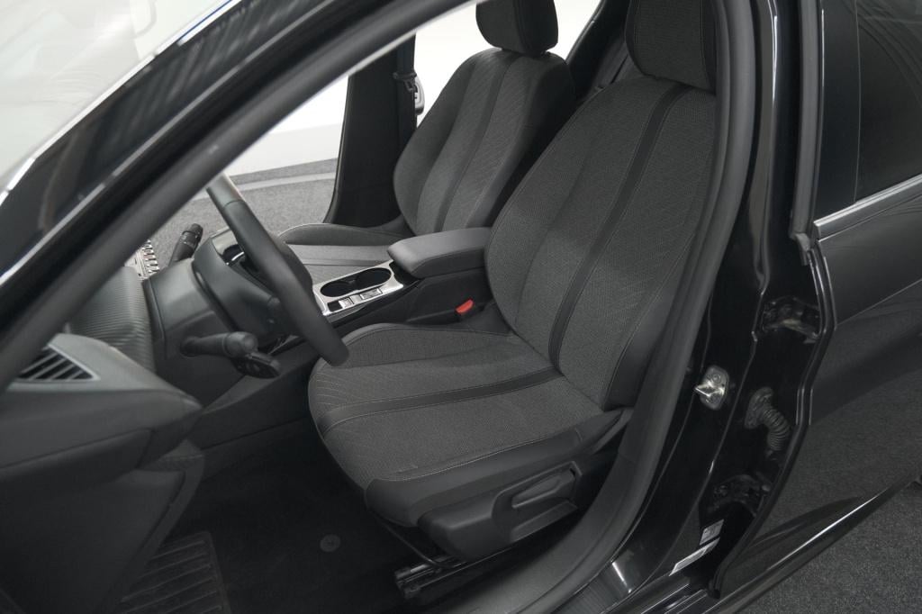 Peugeot 208 puretech 100 allure | parkeersensoren | navigatie | apple carpl