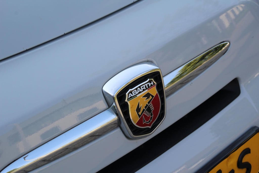 Abarth 500c 1.4 t-jet scorpione - alcantara - aux/usb - 17inch - pdc - gric