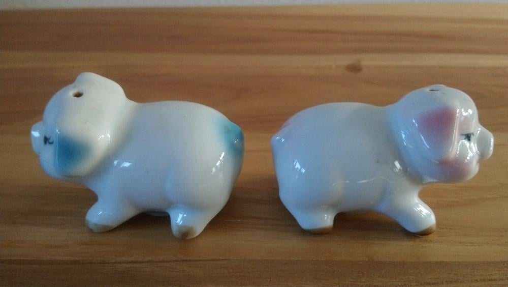 Vintage peper en zout stel varkentjes