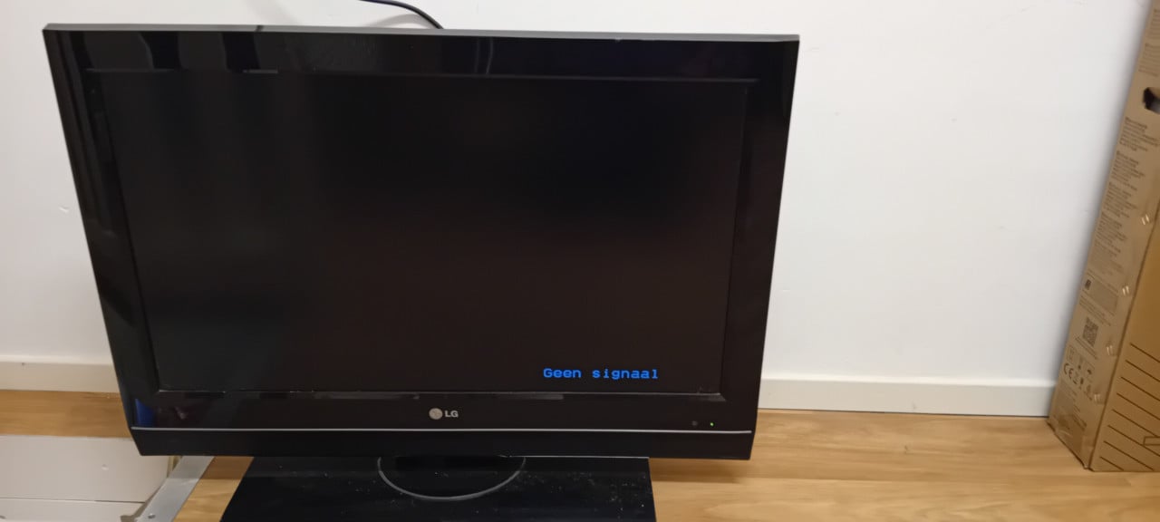 2 lg tvs lcd
