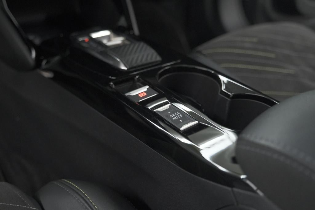 Peugeot 2008 puretech 130 eat8 gt | 360 camera | stoelmassage | adaptieve c