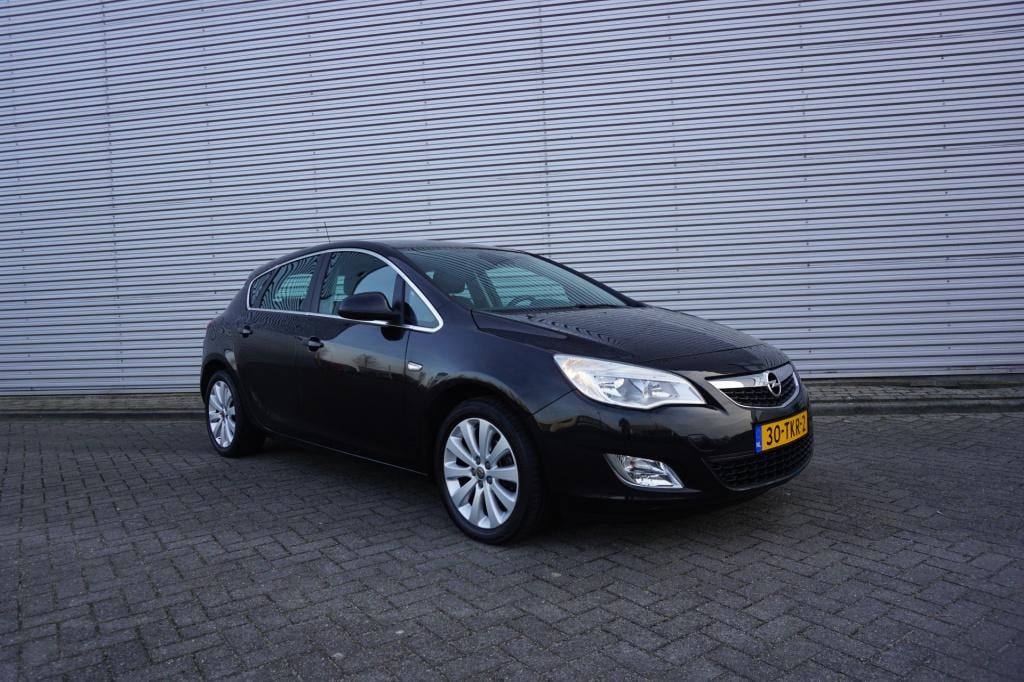 Opel Astra 1.4 turbo cosmo airco / cruise / parkeers. / elektr. ramen / tre