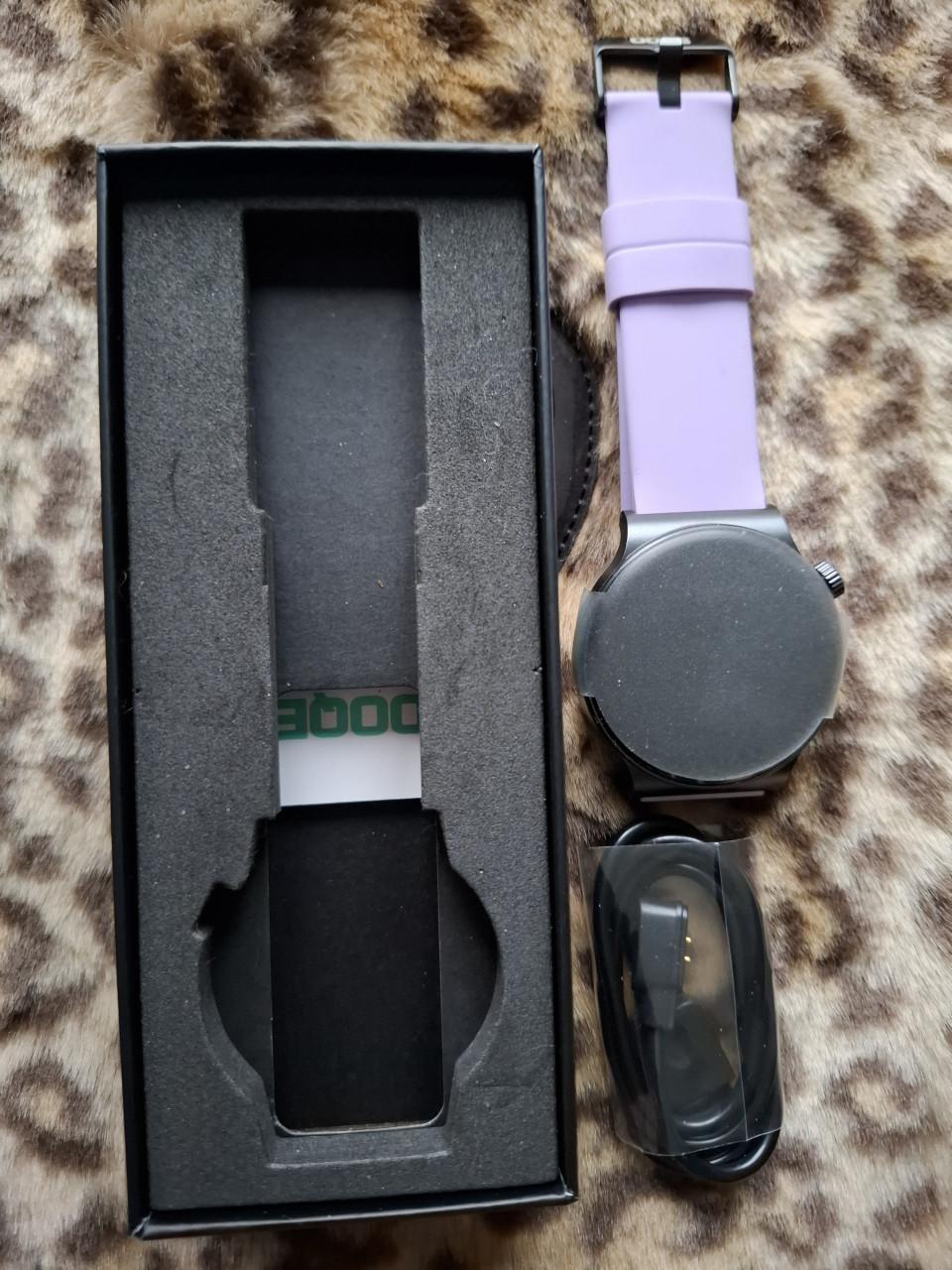 Smartwatch OOQE Watch CS Pro. Paars. Nieuw.