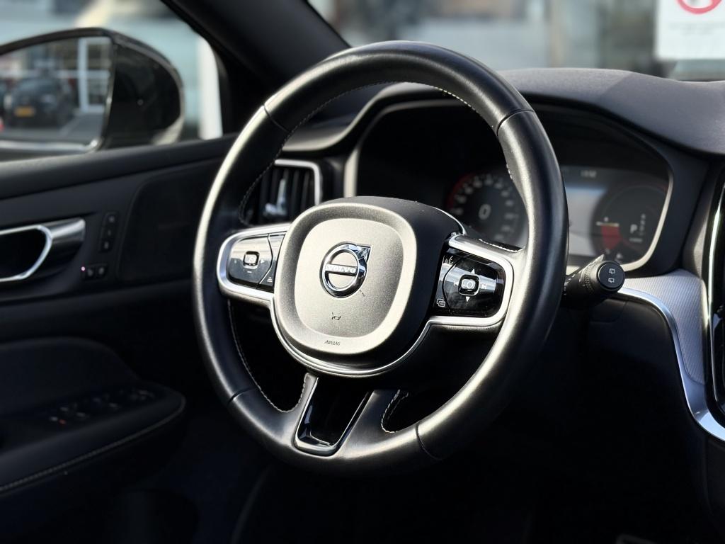 Volvo V60 t6 340pk recharge r-design| panodak| adap.cruise| 360camera| awd