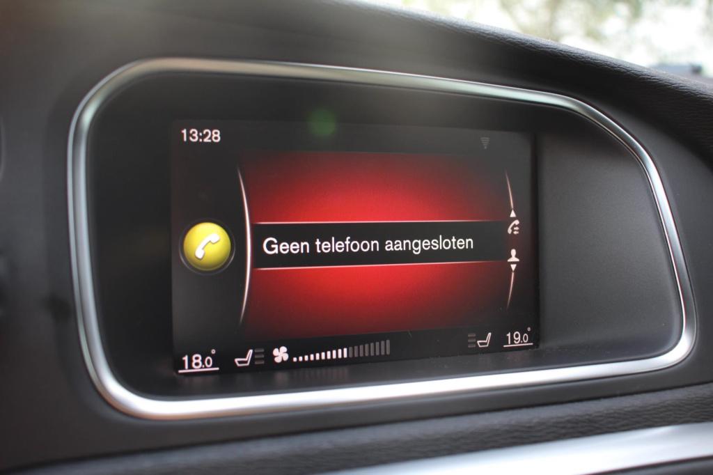 Volvo V40 2.0 t2 r-design - leder/alcantara - harman kardon - led - navi - 