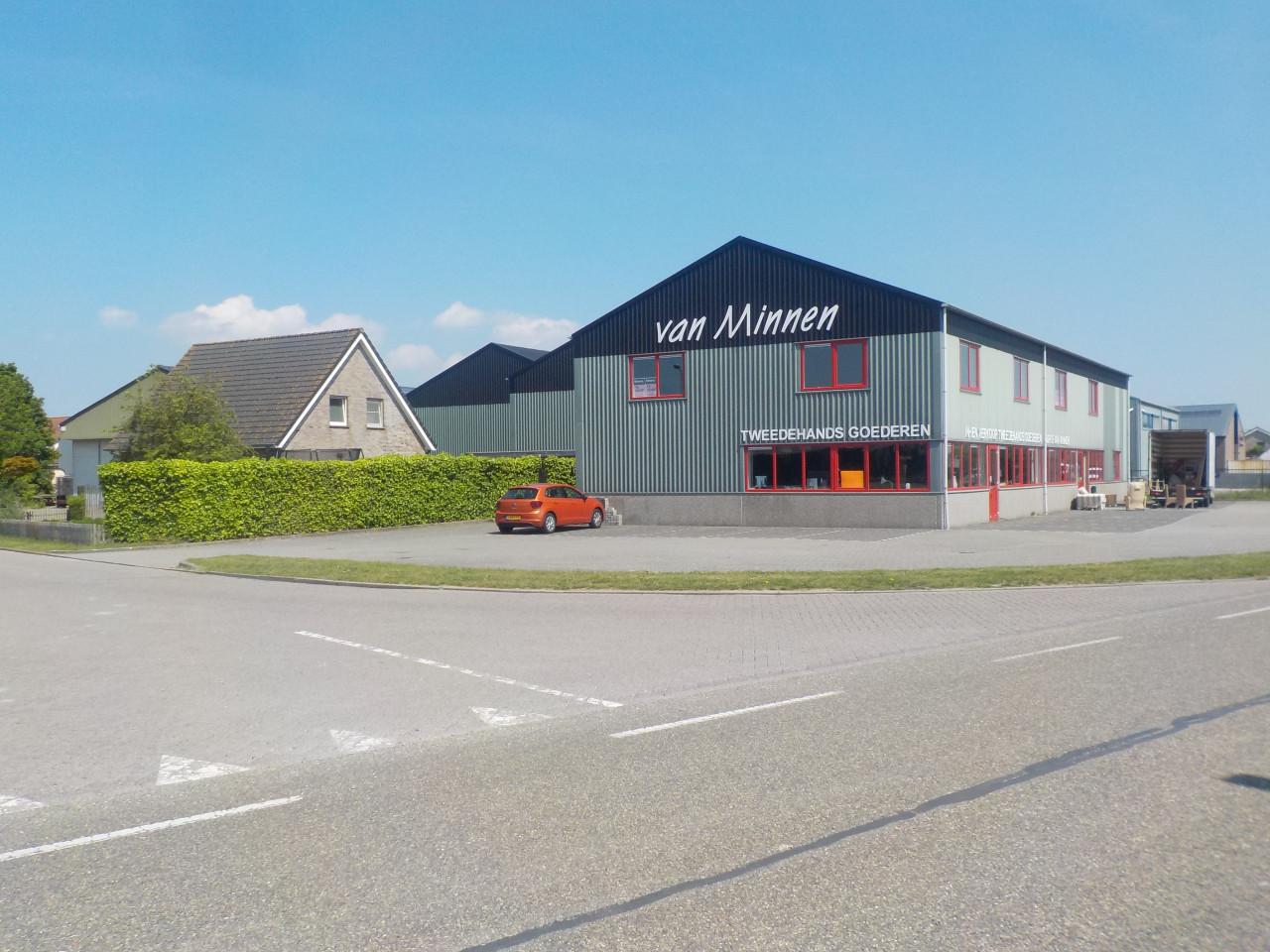 Mooie kwaliteit massieve kussenkast in zeer goede staat , demontabel