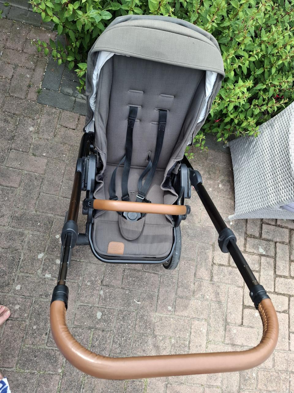 Mutsy Nio kinderen/ wandelwagen buggy groen