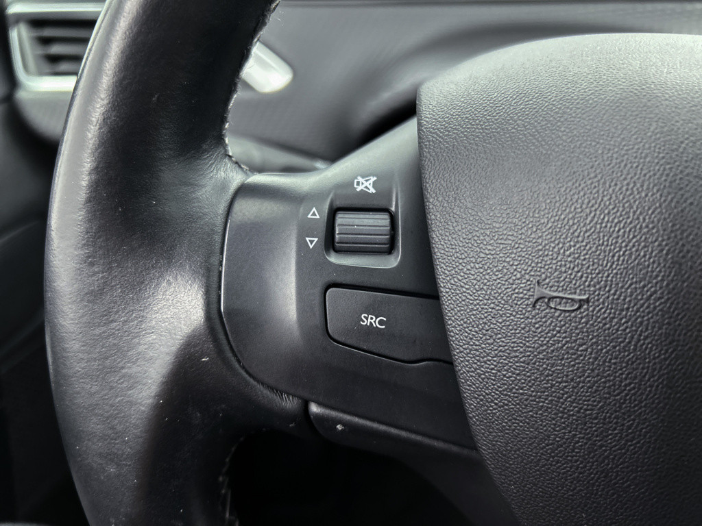 Peugeot 208 110pk automaat allure | rijklaar | panoramadak | navi | achteru