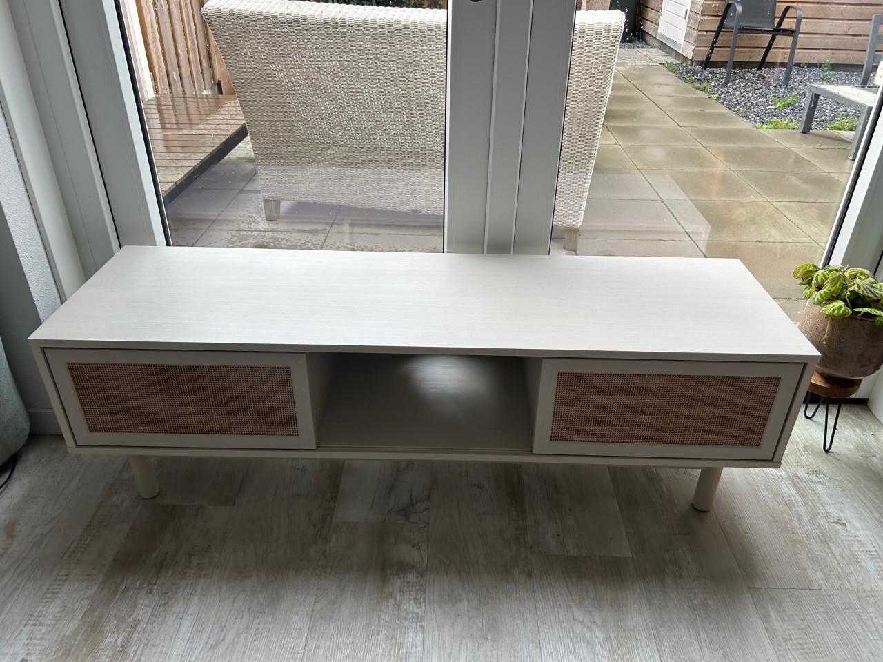 TV meubel +  tafel  ( Set prijs 100,- )